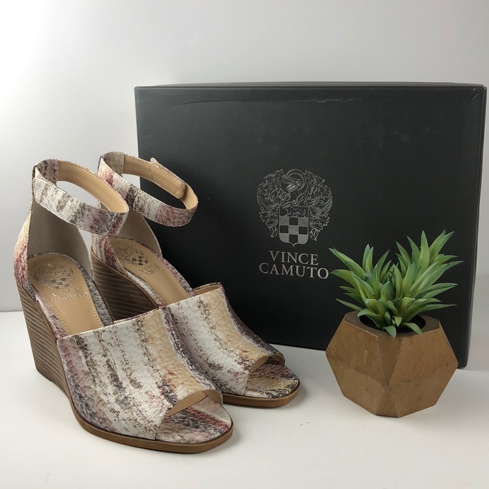 NEW Vince Camuto Deedriana Peep Toe Wedges 8